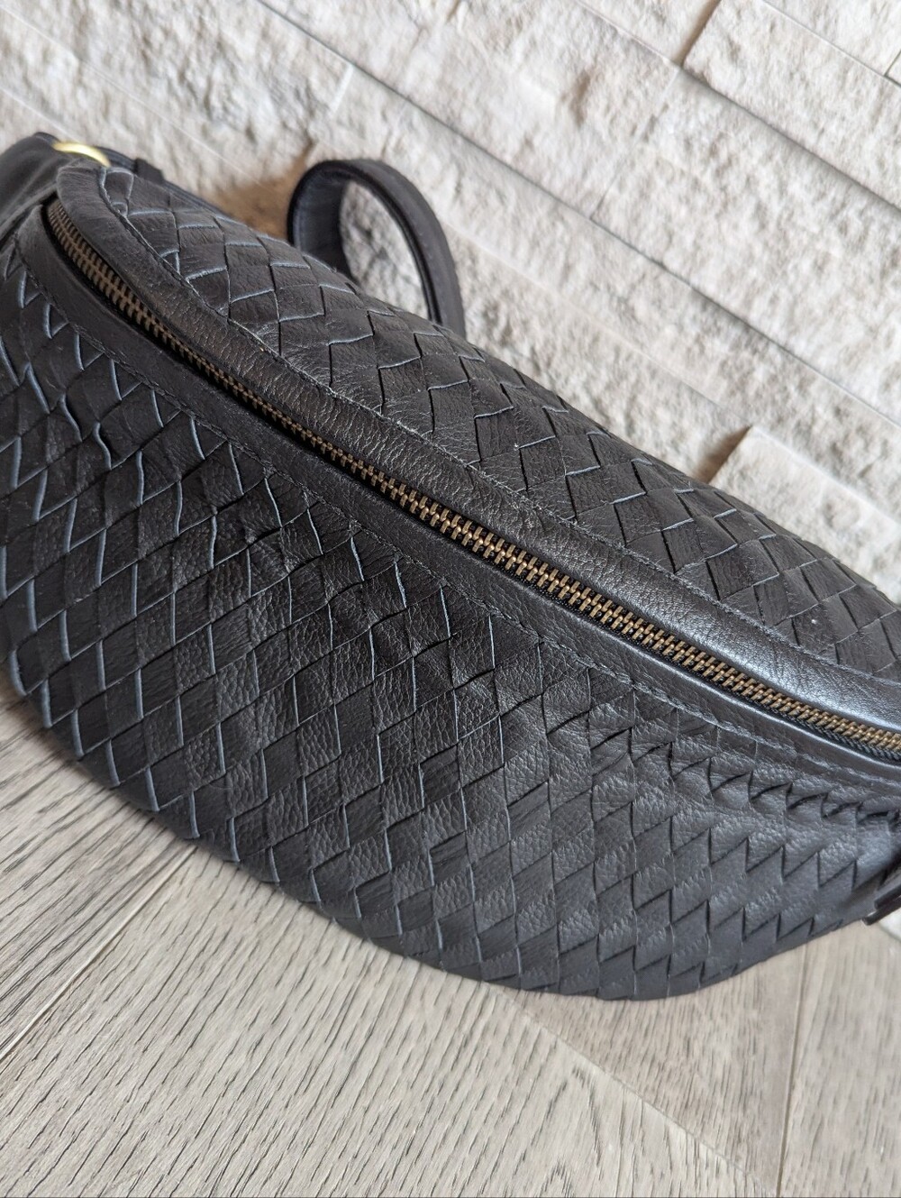 MANDRN Woven Atlas Black Crossbody Bag - Picture 4 of 6